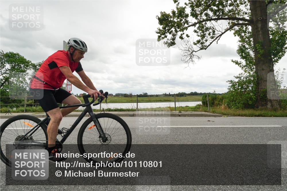30.08.2026 - Elbe Triathlon Hamburg Michael Burmester http://msf.ph/oto/10110801 30.08.2026 15:20:27 Radfahren  meine-sportfotos.de