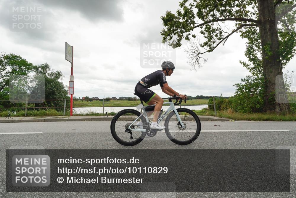 30.08.2026 - Elbe Triathlon Hamburg Michael Burmester http://msf.ph/oto/10110829 30.08.2026 15:23:59 Radfahren 00 meine-sportfotos.de
