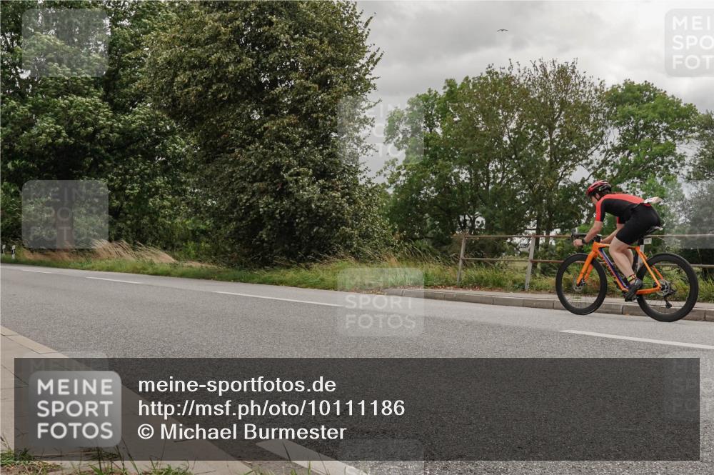 30.08.2026 - Elbe Triathlon Hamburg Michael Burmester http://msf.ph/oto/10111186 30.08.2026 14:12:51 Radfahren 137 meine-sportfotos.de
