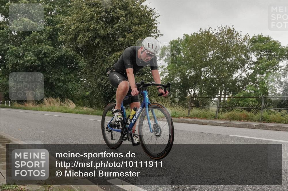 30.08.2026 - Elbe Triathlon Hamburg Michael Burmester http://msf.ph/oto/10111911 30.08.2026 15:46:38 Radfahren  meine-sportfotos.de