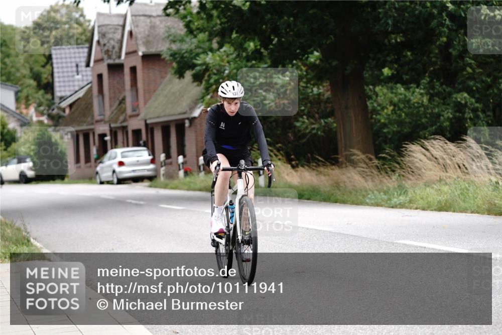 30.08.2026 - Elbe Triathlon Hamburg Michael Burmester http://msf.ph/oto/10111941 30.08.2026 14:12:50 Radfahren 137, 137 meine-sportfotos.de