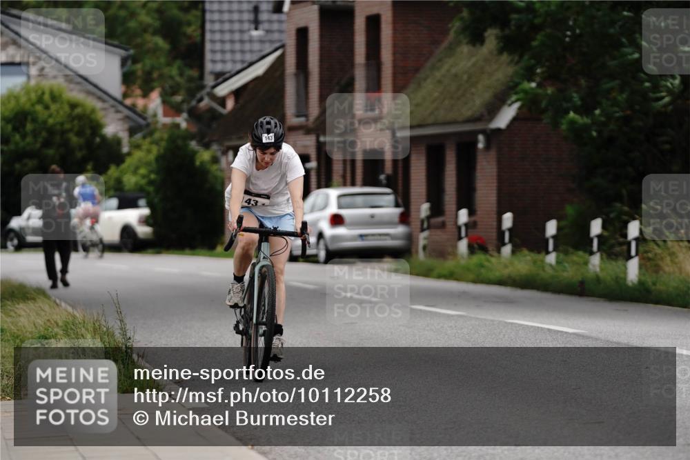 30.08.2026 - Elbe Triathlon Hamburg Michael Burmester http://msf.ph/oto/10112258 30.08.2026 14:27:22 Radfahren 143, 143, 143 meine-sportfotos.de