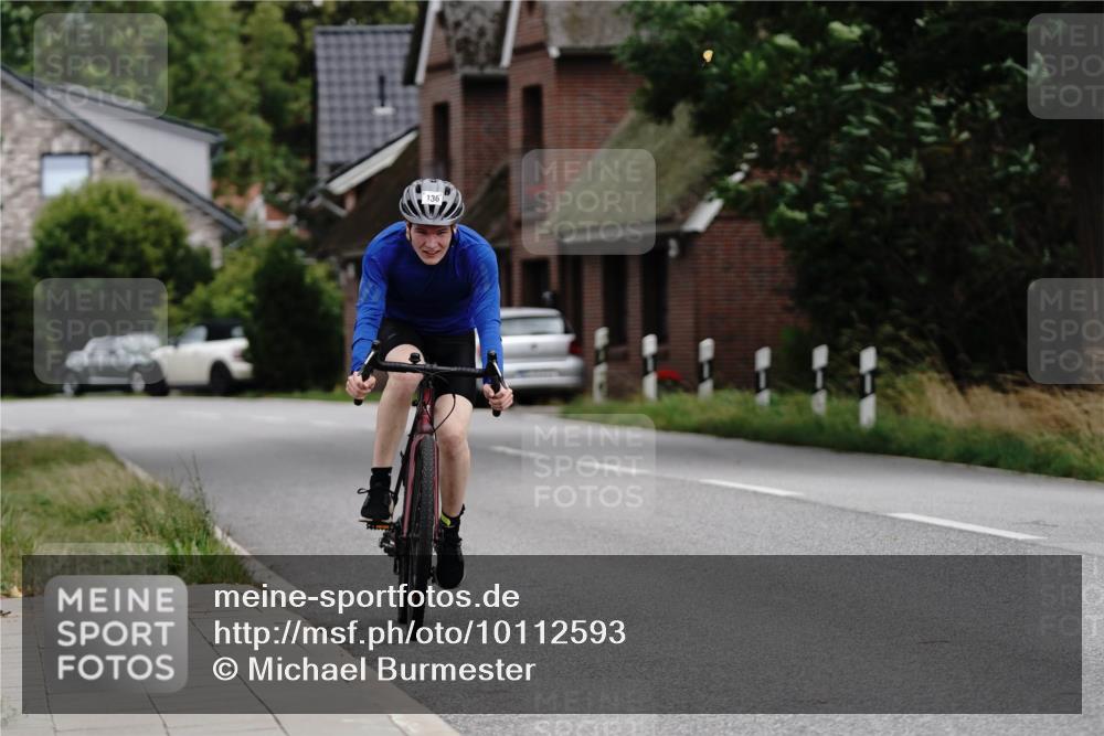 30.08.2026 - Elbe Triathlon Hamburg Michael Burmester http://msf.ph/oto/10112593 30.08.2026 15:04:31 Radfahren 136 meine-sportfotos.de