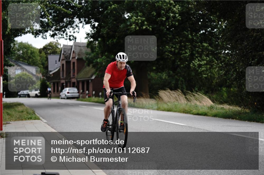 30.08.2026 - Elbe Triathlon Hamburg Michael Burmester http://msf.ph/oto/10112687 30.08.2026 15:20:27 Radfahren  meine-sportfotos.de