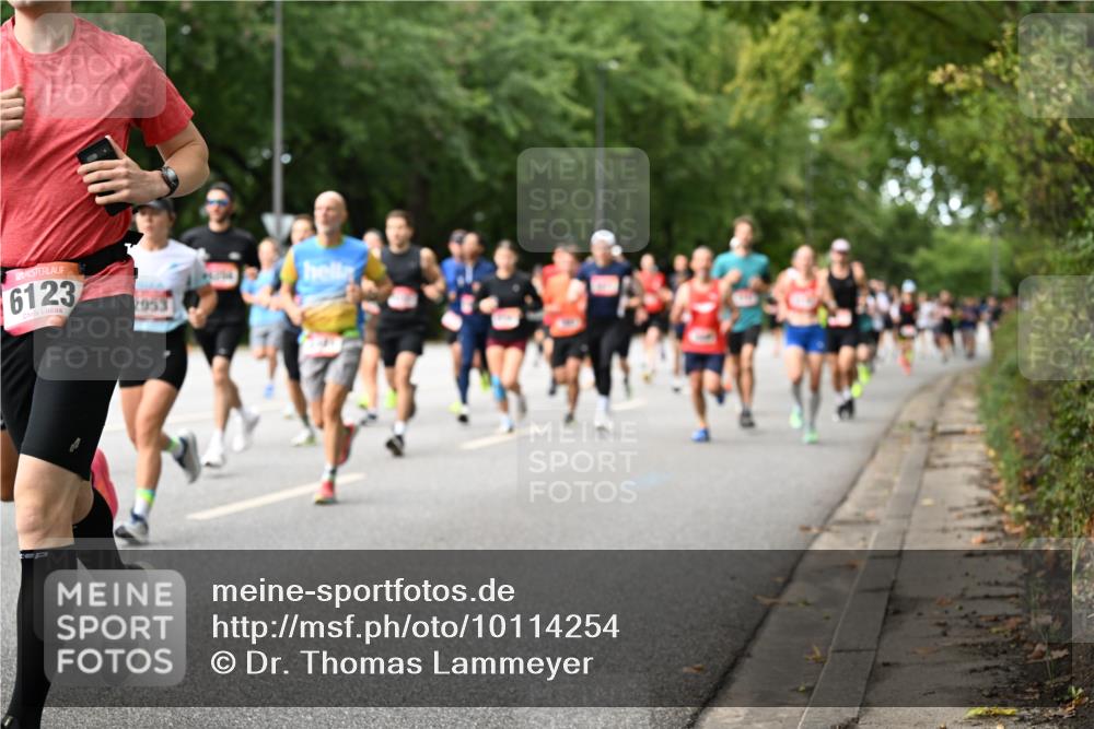 06.09.2026 - CURREX Alsterlauf Dr. Thomas Lammeyer http://msf.ph/oto/10114254 06.09.2026 09:07:12 Laufen 6123 meine-sportfotos.de