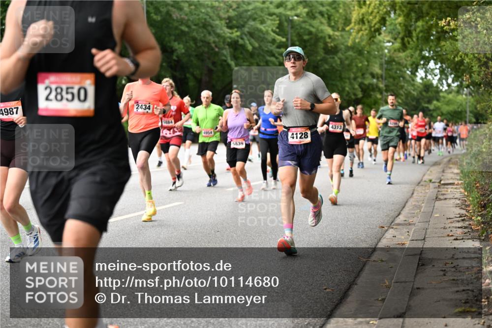 06.09.2026 - CURREX Alsterlauf Dr. Thomas Lammeyer http://msf.ph/oto/10114680 06.09.2026 09:08:19 Laufen 4987, 2850, 2434, 5884, 4954, 5839, 4128, 4313 meine-sportfotos.de