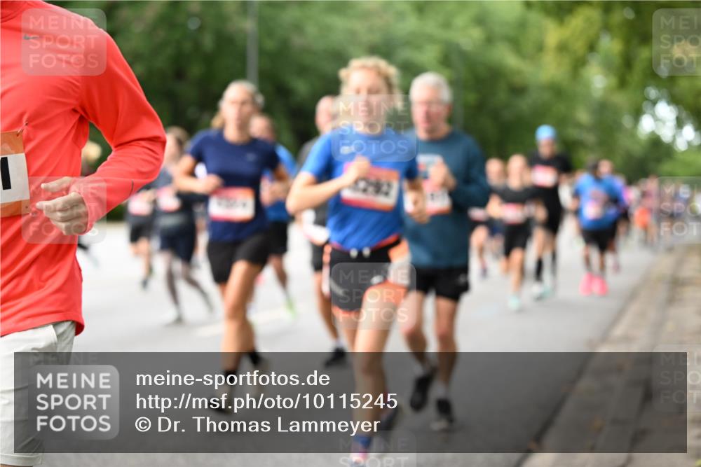 06.09.2026 - CURREX Alsterlauf Dr. Thomas Lammeyer http://msf.ph/oto/10115245 06.09.2026 09:10:06 Laufen 16, 03 meine-sportfotos.de
