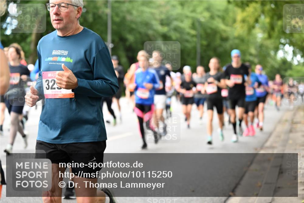 06.09.2026 - CURREX Alsterlauf Dr. Thomas Lammeyer http://msf.ph/oto/10115250 06.09.2026 09:10:07 Laufen 6, 2011, 32 meine-sportfotos.de