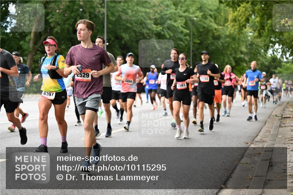 06.09.2026 - CURREX Alsterlauf Dr. Thomas Lammeyer http://msf.ph/oto/10115295 06.09.2026 09:10:14 Laufen 6397, 2529, 12498, 3152, 3991 meine-sportfotos.de
