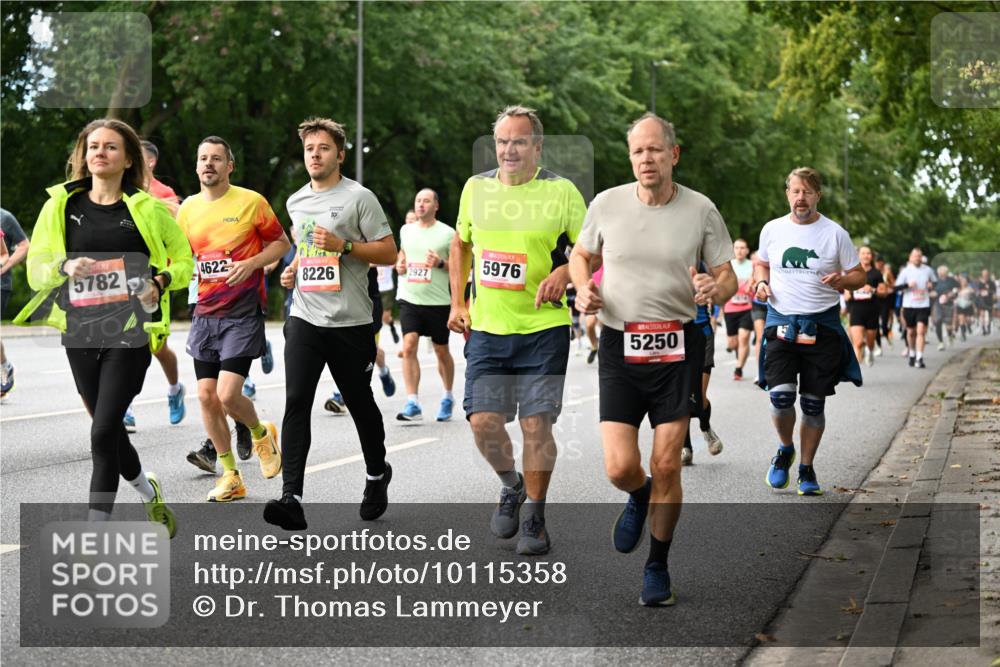06.09.2026 - CURREX Alsterlauf Dr. Thomas Lammeyer http://msf.ph/oto/10115358 06.09.2026 09:10:24 Laufen 5782, 10, 4622, 8226, 2927, 5976, 5250 meine-sportfotos.de