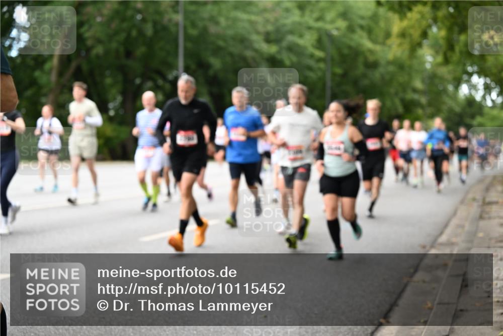 06.09.2026 - CURREX Alsterlauf Dr. Thomas Lammeyer http://msf.ph/oto/10115452 06.09.2026 09:10:37 Laufen  meine-sportfotos.de