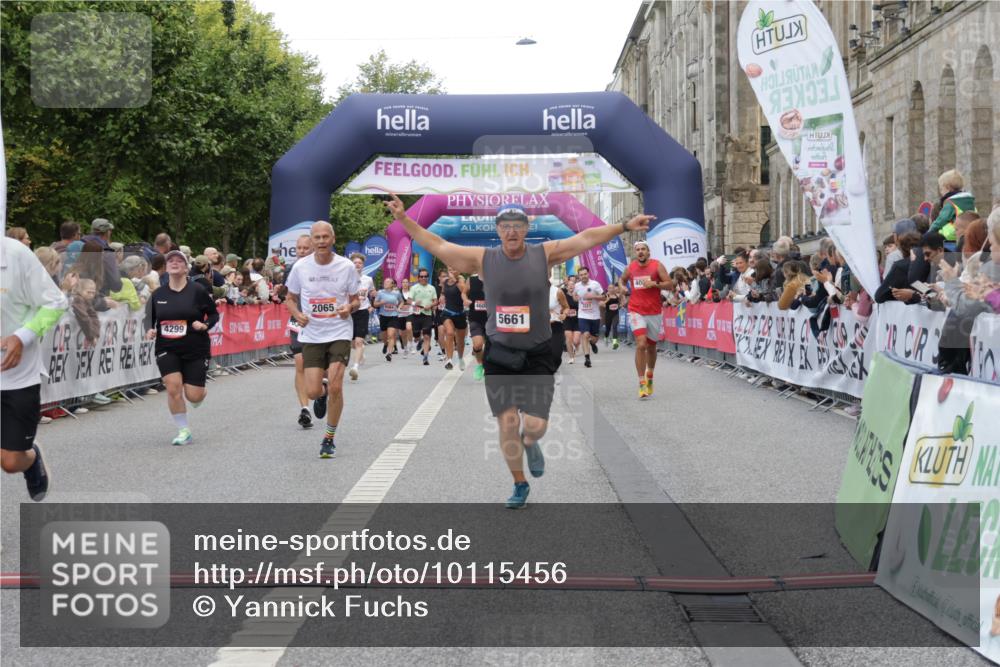 06.09.2026 - CURREX Alsterlauf Yannick Fuchs http://msf.ph/oto/10115456 06.09.2026 09:58:53 Ziel 2017, 2065, 2244, 2711, 3078, 3313, 3691, 4048, 4080, 4081, 4299, 4779, 5557, 5661, 5764, 5964, 6111, 6311 meine-sportfotos.de