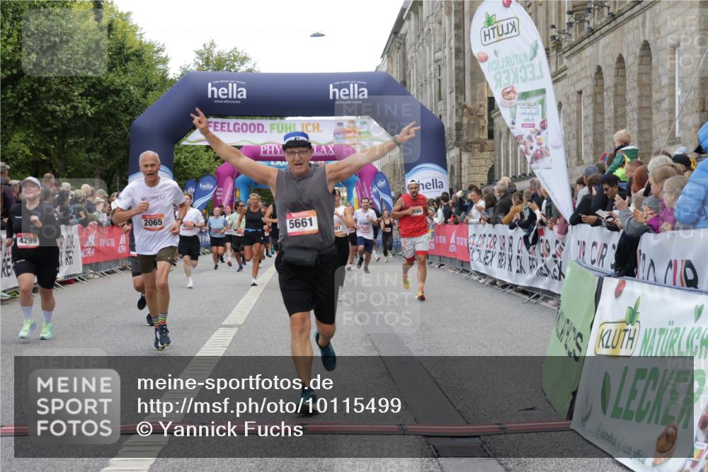 06.09.2026 - CURREX Alsterlauf Yannick Fuchs http://msf.ph/oto/10115499 06.09.2026 09:58:53 Ziel 2017, 2065, 2244, 2711, 3078, 3313, 3691, 4048, 4080, 4081, 4299, 4779, 5557, 5661, 5764, 5964, 6111, 6311 meine-sportfotos.de