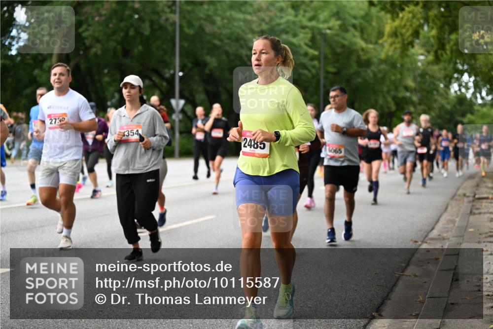 06.09.2026 - CURREX Alsterlauf Dr. Thomas Lammeyer http://msf.ph/oto/10115587 06.09.2026 09:10:56 Laufen 2739, 354, 2485, 6065 meine-sportfotos.de
