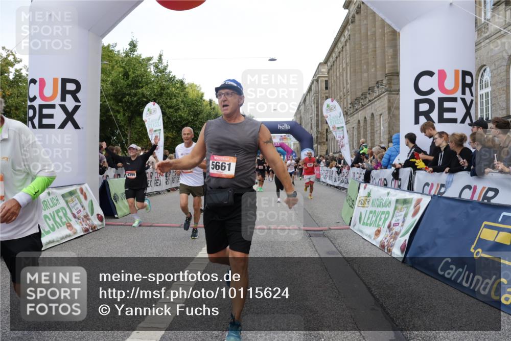 06.09.2026 - CURREX Alsterlauf Yannick Fuchs http://msf.ph/oto/10115624 06.09.2026 09:58:55 Ziel 2017, 2065, 2244, 2711, 3049, 3078, 3313, 3323, 3691, 4048, 4080, 4081, 4299, 4605, 4779, 5099, 5100, 5557, 5661, 6111, 6311 meine-sportfotos.de