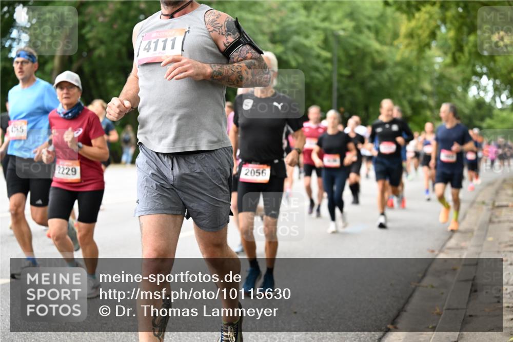 06.09.2026 - CURREX Alsterlauf Dr. Thomas Lammeyer http://msf.ph/oto/10115630 06.09.2026 09:11:02 Laufen 065, 2229, 4111, 2056 meine-sportfotos.de