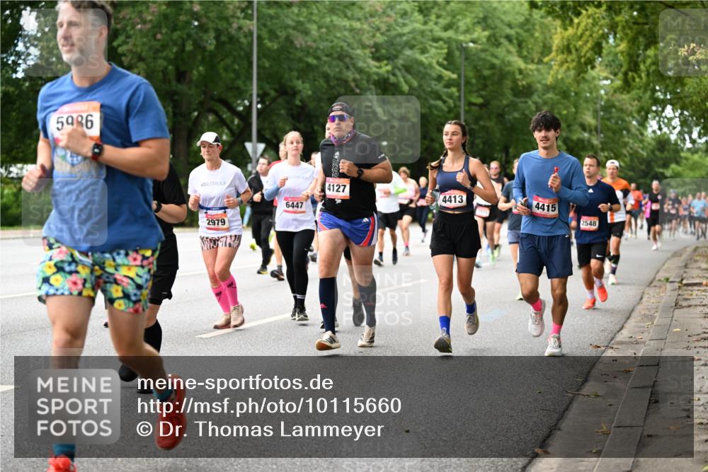 06.09.2026 - CURREX Alsterlauf Dr. Thomas Lammeyer http://msf.ph/oto/10115660 06.09.2026 09:11:06 Laufen 5986, 4127, 4413, 6447, 4415, 2548, 2979 meine-sportfotos.de