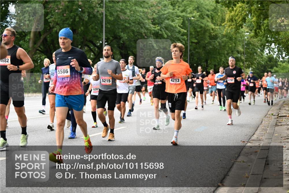 06.09.2026 - CURREX Alsterlauf Dr. Thomas Lammeyer http://msf.ph/oto/10115698 06.09.2026 09:11:12 Laufen 4682, 5501, 3, 5586, 6301, 5215, 12, 4213, 4797 meine-sportfotos.de