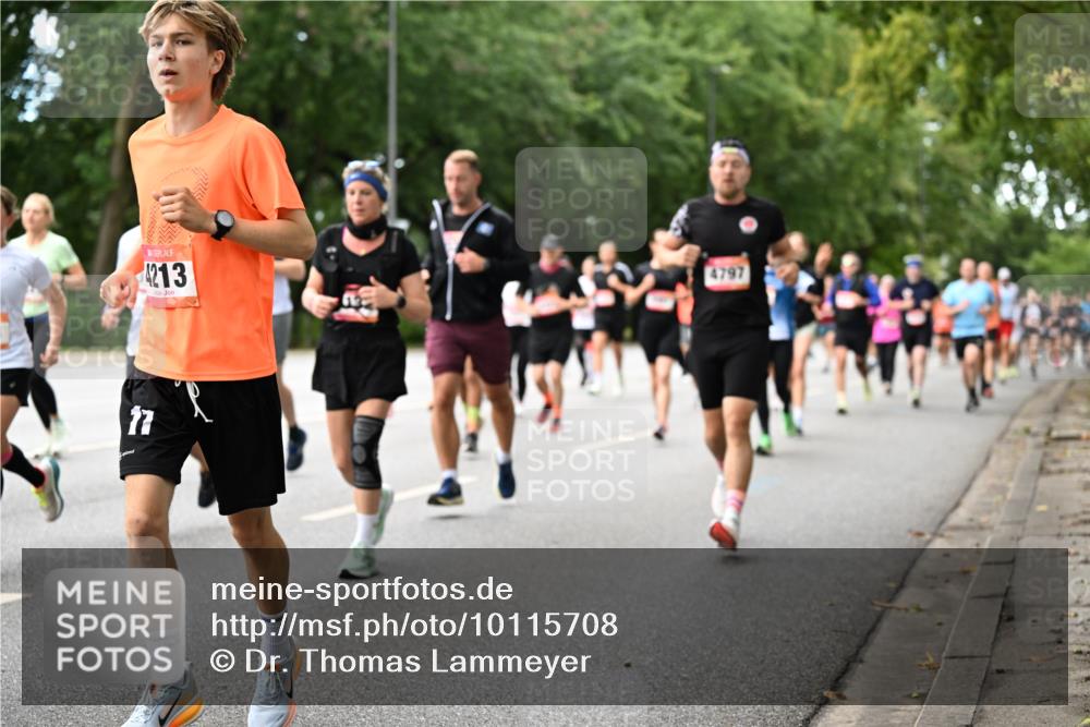 06.09.2026 - CURREX Alsterlauf Dr. Thomas Lammeyer http://msf.ph/oto/10115708 06.09.2026 09:11:14 Laufen 4213, 4797, 17 meine-sportfotos.de