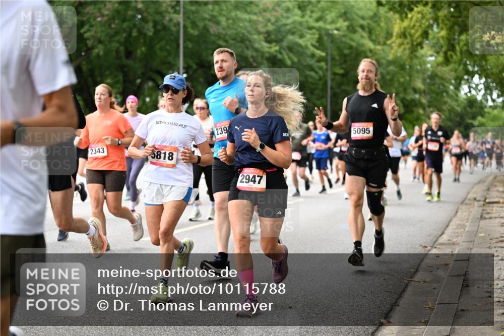 06.09.2026 - CURREX Alsterlauf Dr. Thomas Lammeyer http://msf.ph/oto/10115788 06.09.2026 09:11:28 Laufen 2343, 5818, 239, 5095, 2947 meine-sportfotos.de