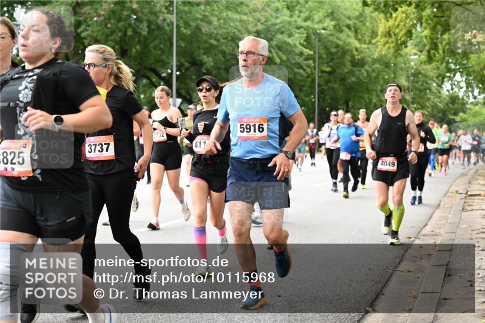 06.09.2026 - CURREX Alsterlauf Dr. Thomas Lammeyer http://msf.ph/oto/10115968 06.09.2026 09:11:58 Laufen 825, 3737, 2732, 411, 5916, 4049 meine-sportfotos.de
