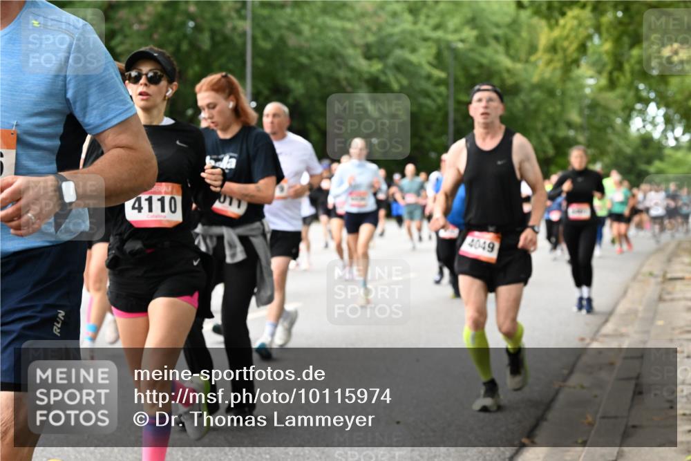 06.09.2026 - CURREX Alsterlauf Dr. Thomas Lammeyer http://msf.ph/oto/10115974 06.09.2026 09:11:59 Laufen 4110, 4049 meine-sportfotos.de