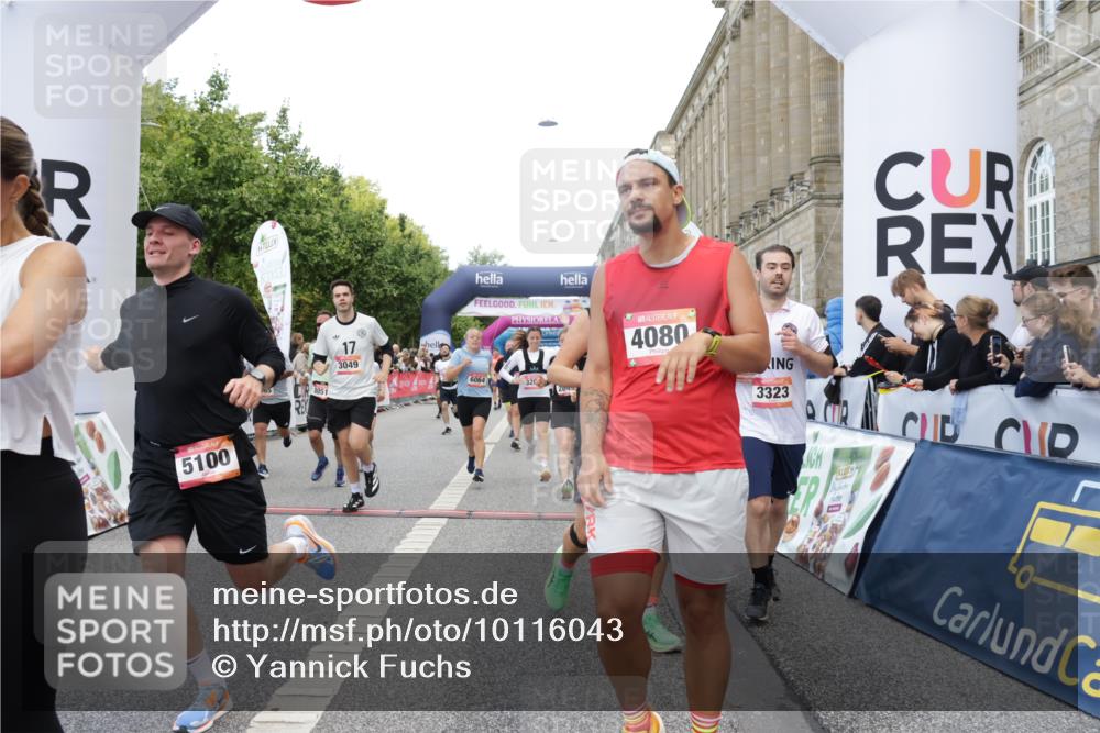06.09.2026 - CURREX Alsterlauf Yannick Fuchs http://msf.ph/oto/10116043 06.09.2026 09:59:00 Ziel 2060, 2065, 2649, 2981, 3049, 3203, 3313, 3323, 3499, 3517, 3546, 3552, 3765, 4048, 4080, 4081, 4293, 4299, 4605, 4779, 5099, 5100, 5661, 6064, 6065, 6311, 8051, 8206, 8265, 8320 meine-sportfotos.de