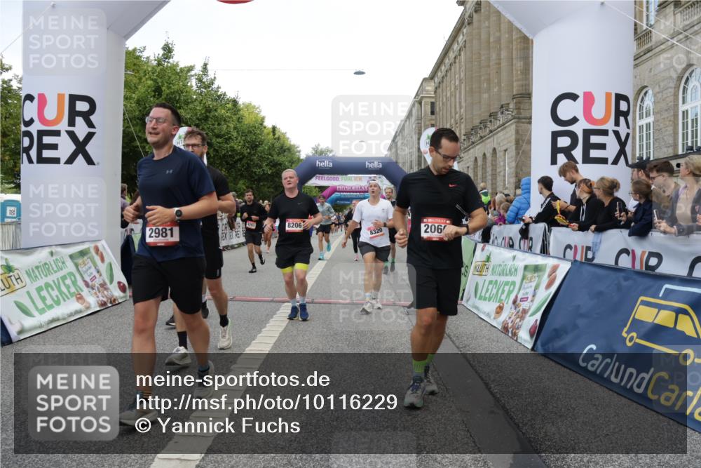 06.09.2026 - CURREX Alsterlauf Yannick Fuchs http://msf.ph/oto/10116229 06.09.2026 09:59:03 Ziel 2060, 2618, 2627, 2649, 2981, 3049, 3203, 3323, 3425, 3499, 3517, 3546, 3552, 3765, 3871, 4048, 4080, 4081, 4293, 4605, 4779, 4814, 4953, 5099, 5100, 5801, 6064, 6065, 6082, 6083, 6311, 8051, 8206, 8265, 8320 meine-sportfotos.de