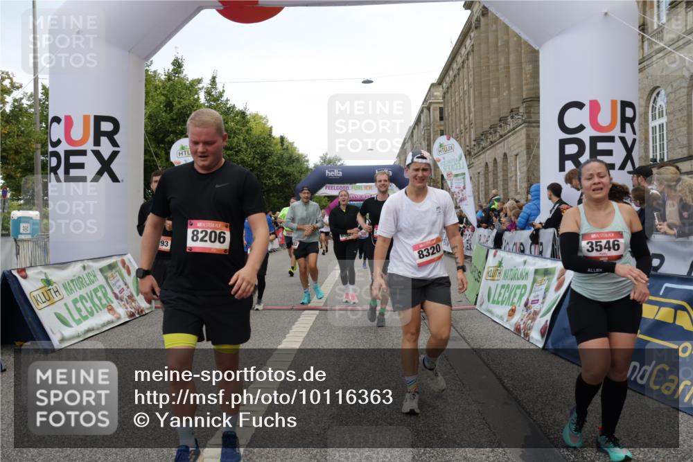 06.09.2026 - CURREX Alsterlauf Yannick Fuchs http://msf.ph/oto/10116363 06.09.2026 09:59:06 Ziel 2060, 2068, 2618, 2627, 2649, 2981, 3049, 3203, 3323, 3425, 3499, 3517, 3546, 3552, 3765, 3871, 4293, 4605, 4814, 4856, 4953, 4990, 5099, 5100, 5459, 5599, 5801, 6064, 6065, 6082, 6083, 8051, 8206, 8265, 8320 meine-sportfotos.de