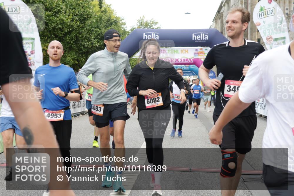 06.09.2026 - CURREX Alsterlauf Yannick Fuchs http://msf.ph/oto/10116389 06.09.2026 09:59:06 Ziel 2060, 2068, 2618, 2627, 2649, 2981, 3049, 3203, 3323, 3425, 3499, 3517, 3546, 3552, 3765, 3871, 4293, 4605, 4814, 4856, 4953, 4990, 5099, 5100, 5459, 5599, 5801, 6064, 6065, 6082, 6083, 8051, 8206, 8265, 8320 meine-sportfotos.de