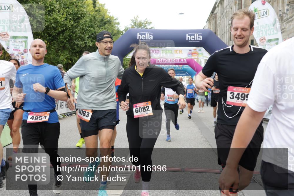 06.09.2026 - CURREX Alsterlauf Yannick Fuchs http://msf.ph/oto/10116396 06.09.2026 09:59:07 Ziel 2060, 2068, 2618, 2627, 2649, 2981, 3049, 3203, 3375, 3425, 3499, 3517, 3546, 3552, 3765, 3871, 4293, 4531, 4814, 4856, 4953, 4990, 5099, 5459, 5599, 5801, 5891, 6064, 6065, 6082, 6083, 6337, 8051, 8206, 8265, 8320 meine-sportfotos.de