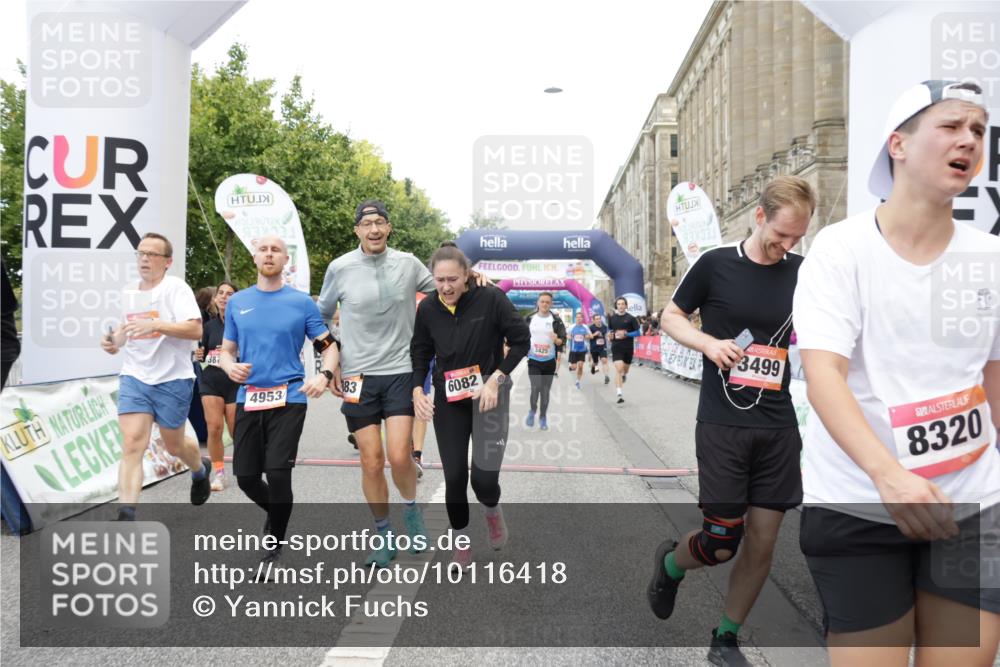 06.09.2026 - CURREX Alsterlauf Yannick Fuchs http://msf.ph/oto/10116418 06.09.2026 09:59:07 Ziel 2060, 2068, 2618, 2627, 2649, 2981, 3049, 3203, 3375, 3425, 3499, 3517, 3546, 3552, 3765, 3871, 4293, 4531, 4814, 4856, 4953, 4990, 5099, 5459, 5599, 5801, 5891, 6064, 6065, 6082, 6083, 6337, 8051, 8206, 8265, 8320 meine-sportfotos.de