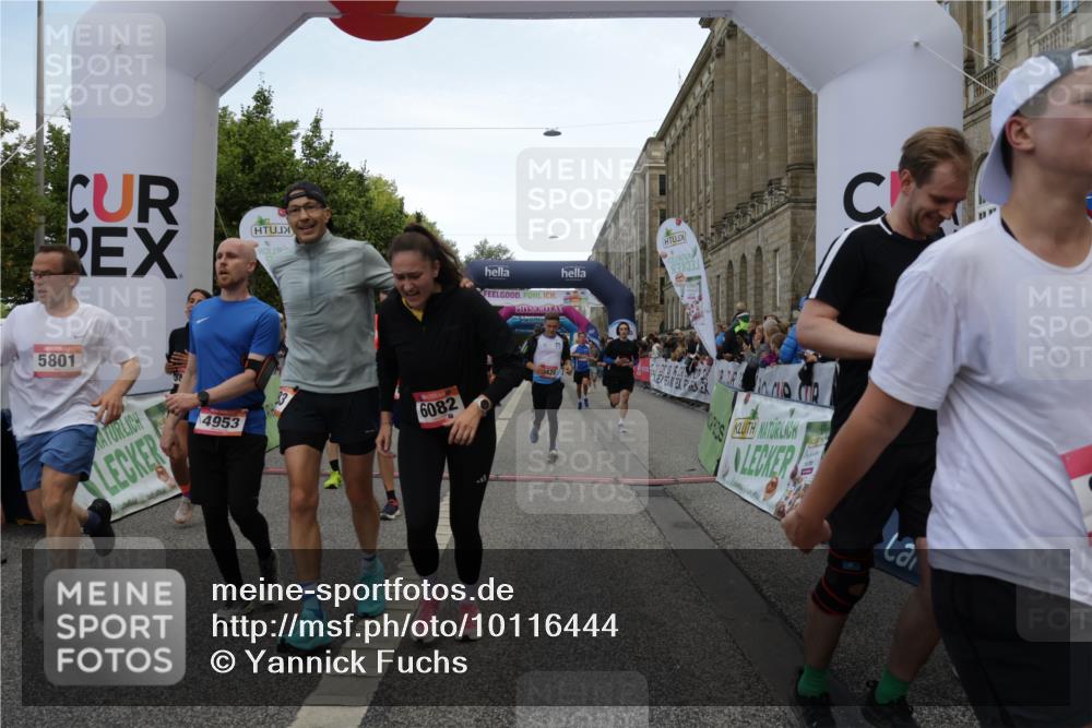 06.09.2026 - CURREX Alsterlauf Yannick Fuchs http://msf.ph/oto/10116444 06.09.2026 09:59:08 Ziel 2060, 2068, 2618, 2627, 2649, 2981, 3203, 3375, 3425, 3499, 3517, 3546, 3552, 3765, 3871, 4293, 4531, 4814, 4856, 4953, 4990, 5283, 5459, 5599, 5801, 5891, 6064, 6065, 6082, 6083, 6144, 6337, 8051, 8206, 8265, 8320 meine-sportfotos.de