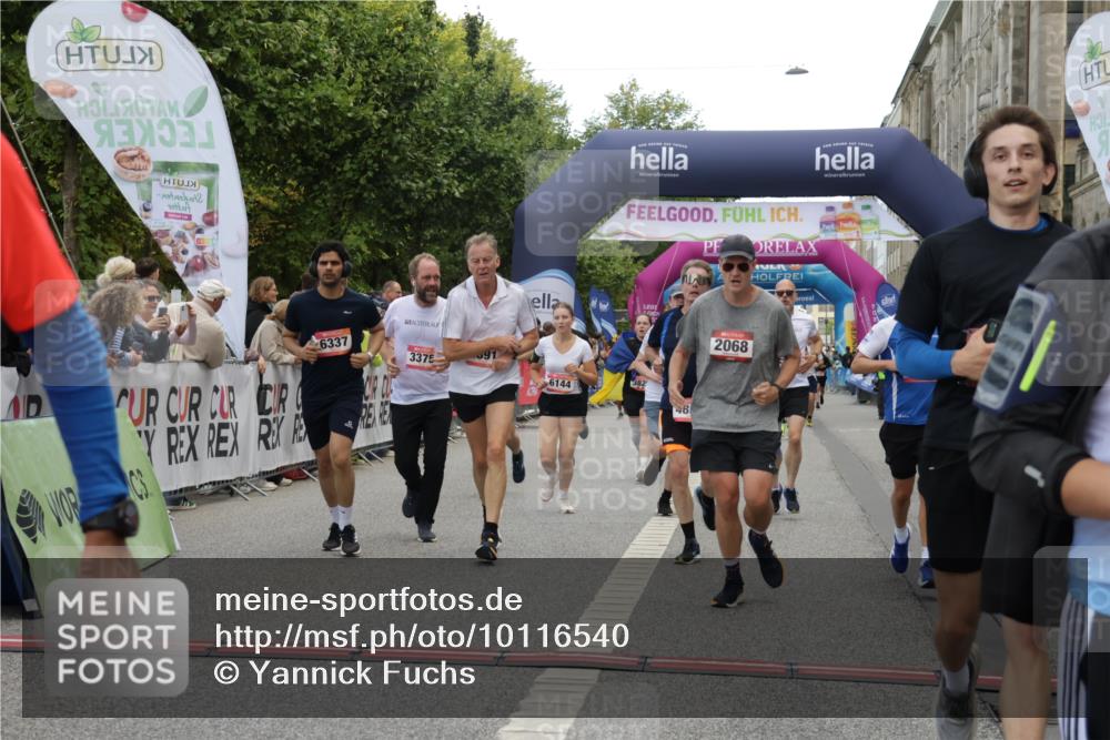 06.09.2026 - CURREX Alsterlauf Yannick Fuchs http://msf.ph/oto/10116540 06.09.2026 09:59:10 Ziel 2068, 2618, 2627, 2913, 3375, 3425, 3499, 3517, 3546, 3552, 3825, 3871, 4293, 4531, 4814, 4856, 4953, 4990, 5283, 5459, 5599, 5801, 5891, 6082, 6083, 6144, 6337, 8206, 8320 meine-sportfotos.de