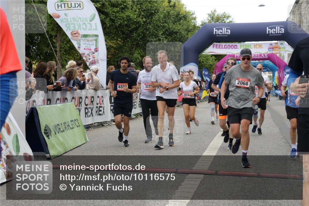 06.09.2026 - CURREX Alsterlauf Yannick Fuchs http://msf.ph/oto/10116575 06.09.2026 09:59:10 Ziel 2068, 2618, 2627, 2913, 3375, 3425, 3499, 3517, 3546, 3552, 3825, 3871, 4293, 4531, 4814, 4856, 4953, 4990, 5283, 5459, 5599, 5801, 5891, 6082, 6083, 6144, 6337, 8206, 8320 meine-sportfotos.de