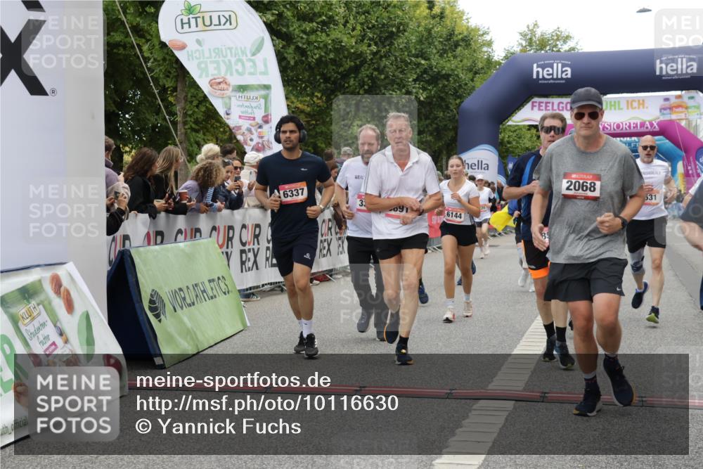 06.09.2026 - CURREX Alsterlauf Yannick Fuchs http://msf.ph/oto/10116630 06.09.2026 09:59:11 Ziel 2068, 2220, 2618, 2627, 2913, 3375, 3425, 3499, 3546, 3825, 3871, 3892, 4293, 4531, 4814, 4856, 4953, 4990, 5249, 5283, 5459, 5599, 5801, 5891, 6082, 6083, 6144, 6337 meine-sportfotos.de