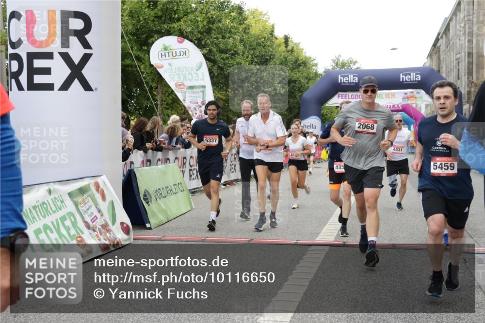 06.09.2026 - CURREX Alsterlauf Yannick Fuchs http://msf.ph/oto/10116650 06.09.2026 09:59:11 Ziel 2068, 2220, 2618, 2627, 2913, 3375, 3425, 3499, 3546, 3825, 3871, 3892, 4293, 4531, 4814, 4856, 4953, 4990, 5249, 5283, 5459, 5599, 5801, 5891, 6082, 6083, 6144, 6337 meine-sportfotos.de