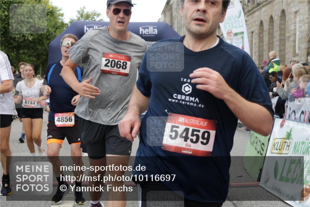 06.09.2026 - CURREX Alsterlauf Yannick Fuchs http://msf.ph/oto/10116697 06.09.2026 09:59:11 Ziel 2068, 2220, 2618, 2627, 2913, 3375, 3425, 3499, 3546, 3825, 3871, 3892, 4293, 4531, 4814, 4856, 4953, 4990, 5249, 5283, 5459, 5599, 5801, 5891, 6082, 6083, 6144, 6337 meine-sportfotos.de