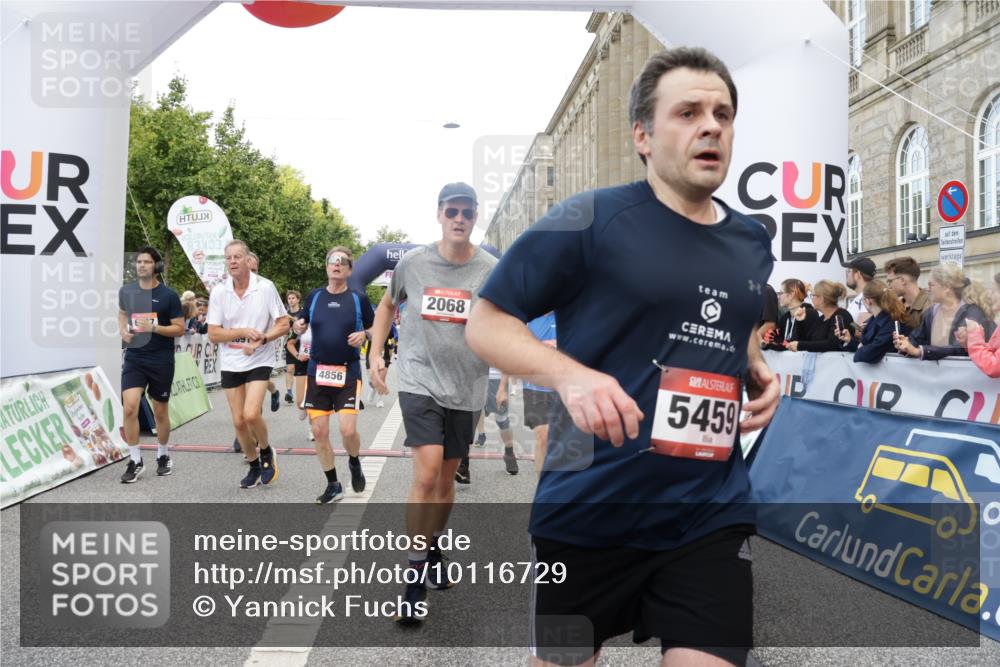 06.09.2026 - CURREX Alsterlauf Yannick Fuchs http://msf.ph/oto/10116729 06.09.2026 09:59:12 Ziel 2068, 2220, 2618, 2627, 2913, 3375, 3425, 3499, 3825, 3871, 3892, 4293, 4531, 4814, 4856, 4953, 4990, 5249, 5283, 5459, 5599, 5801, 5891, 6082, 6083, 6144, 6337 meine-sportfotos.de
