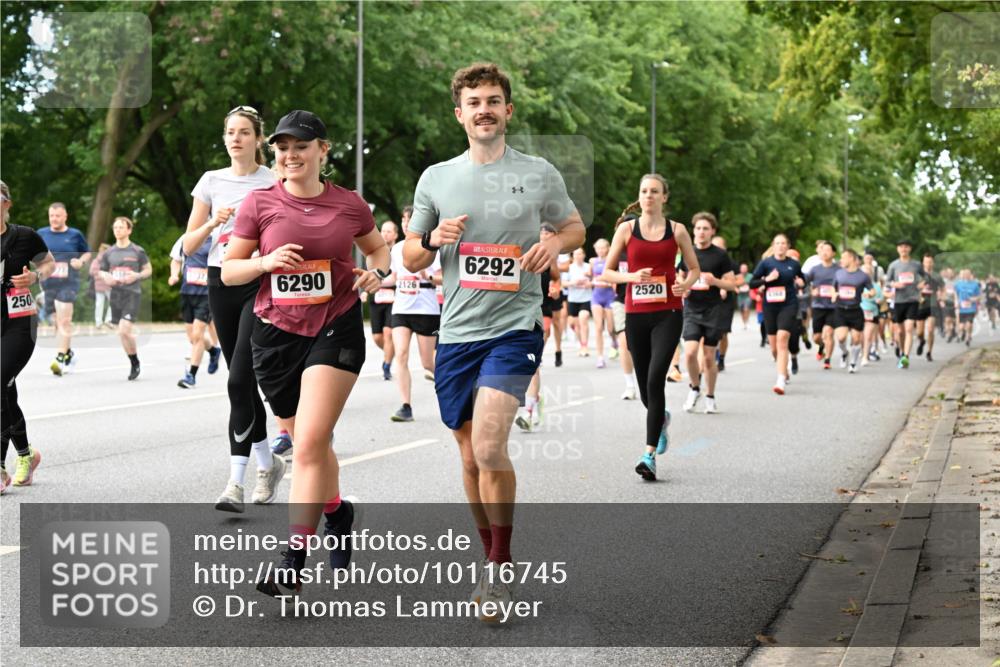06.09.2026 - CURREX Alsterlauf Dr. Thomas Lammeyer http://msf.ph/oto/10116745 06.09.2026 09:13:43 Laufen 250, 6290, 2126, 6292, 2520, 1364 meine-sportfotos.de