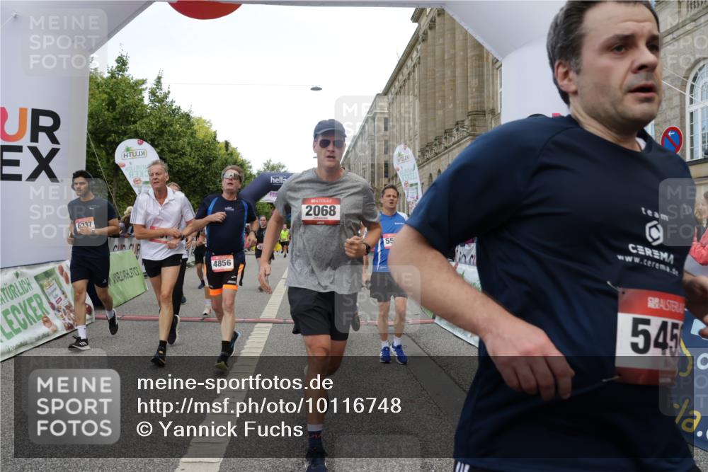 06.09.2026 - CURREX Alsterlauf Yannick Fuchs http://msf.ph/oto/10116748 06.09.2026 09:59:12 Ziel 2068, 2220, 2618, 2627, 2913, 3375, 3425, 3499, 3825, 3871, 3892, 4293, 4531, 4814, 4856, 4953, 4990, 5249, 5283, 5459, 5599, 5801, 5891, 6082, 6083, 6144, 6337 meine-sportfotos.de