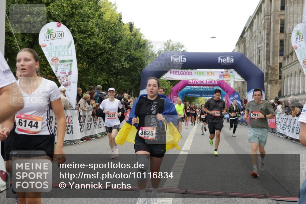 06.09.2026 - CURREX Alsterlauf Yannick Fuchs http://msf.ph/oto/10116834 06.09.2026 09:59:14 Ziel 2068, 2220, 2367, 2618, 2627, 2913, 3375, 3425, 3825, 3844, 3871, 3892, 4217, 4531, 4748, 4856, 4990, 5249, 5283, 5459, 5599, 5801, 5891, 6083, 6144, 6337 meine-sportfotos.de