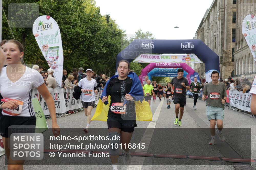 06.09.2026 - CURREX Alsterlauf Yannick Fuchs http://msf.ph/oto/10116845 06.09.2026 09:59:14 Ziel 2068, 2220, 2367, 2618, 2627, 2913, 3375, 3425, 3825, 3844, 3871, 3892, 4217, 4531, 4748, 4856, 4990, 5249, 5283, 5459, 5599, 5801, 5891, 6083, 6144, 6337 meine-sportfotos.de