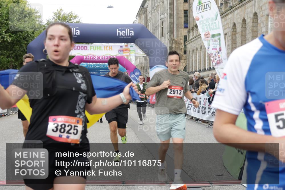 06.09.2026 - CURREX Alsterlauf Yannick Fuchs http://msf.ph/oto/10116875 06.09.2026 09:59:15 Ziel 2068, 2220, 2367, 2627, 2913, 3375, 3425, 3825, 3844, 3892, 4217, 4531, 4748, 4791, 4856, 4990, 5160, 5249, 5283, 5459, 5599, 5723, 5735, 5891, 6144, 6337 meine-sportfotos.de