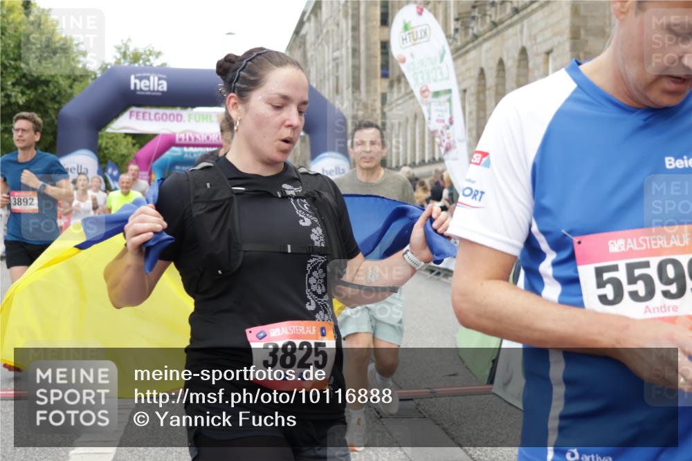 06.09.2026 - CURREX Alsterlauf Yannick Fuchs http://msf.ph/oto/10116888 06.09.2026 09:59:15 Ziel 2068, 2220, 2367, 2627, 2913, 3375, 3425, 3825, 3844, 3892, 4217, 4531, 4748, 4791, 4856, 4990, 5160, 5249, 5283, 5459, 5599, 5723, 5735, 5891, 6144, 6337 meine-sportfotos.de