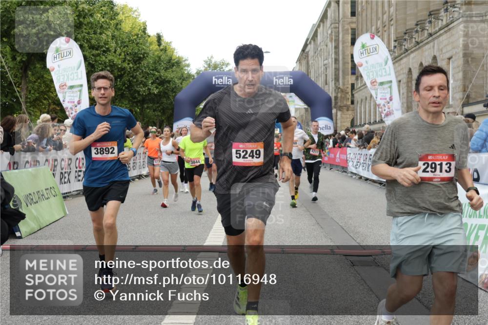 06.09.2026 - CURREX Alsterlauf Yannick Fuchs http://msf.ph/oto/10116948 06.09.2026 09:59:17 Ziel 2068, 2220, 2367, 2913, 3375, 3825, 3844, 3892, 4139, 4217, 4531, 4748, 4791, 4856, 5160, 5249, 5283, 5459, 5599, 5723, 5735, 5891, 6144, 6312, 6337, 6443 meine-sportfotos.de