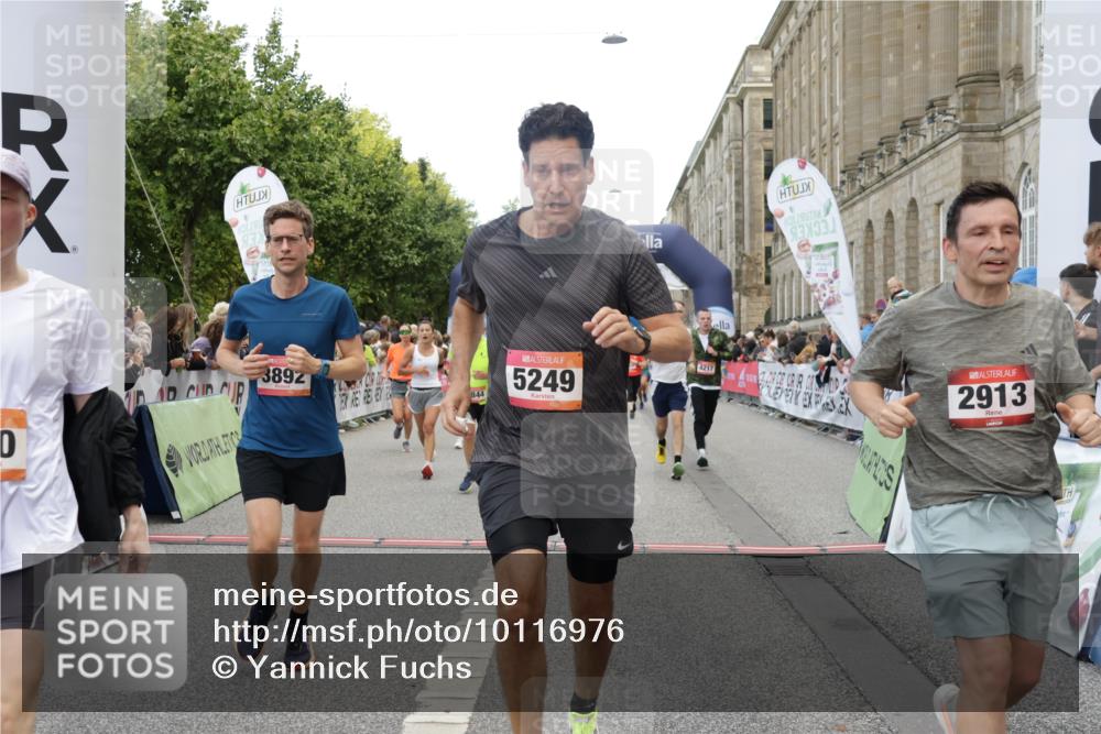 06.09.2026 - CURREX Alsterlauf Yannick Fuchs http://msf.ph/oto/10116976 06.09.2026 09:59:17 Ziel 2068, 2220, 2367, 2913, 3375, 3825, 3844, 3892, 4139, 4217, 4531, 4748, 4791, 4856, 5160, 5249, 5283, 5459, 5599, 5723, 5735, 5891, 6144, 6312, 6337, 6443 meine-sportfotos.de