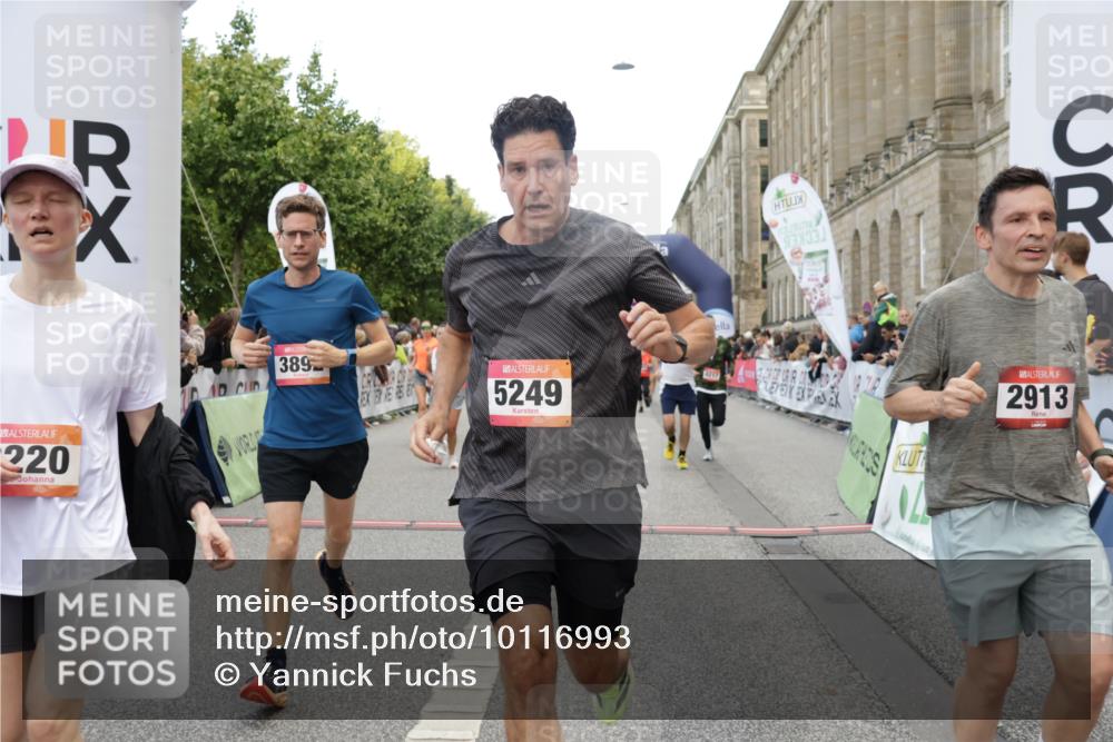 06.09.2026 - CURREX Alsterlauf Yannick Fuchs http://msf.ph/oto/10116993 06.09.2026 09:59:17 Ziel 2068, 2220, 2367, 2913, 3375, 3825, 3844, 3892, 4139, 4217, 4531, 4748, 4791, 4856, 5160, 5249, 5283, 5459, 5599, 5723, 5735, 5891, 6144, 6312, 6337, 6443 meine-sportfotos.de