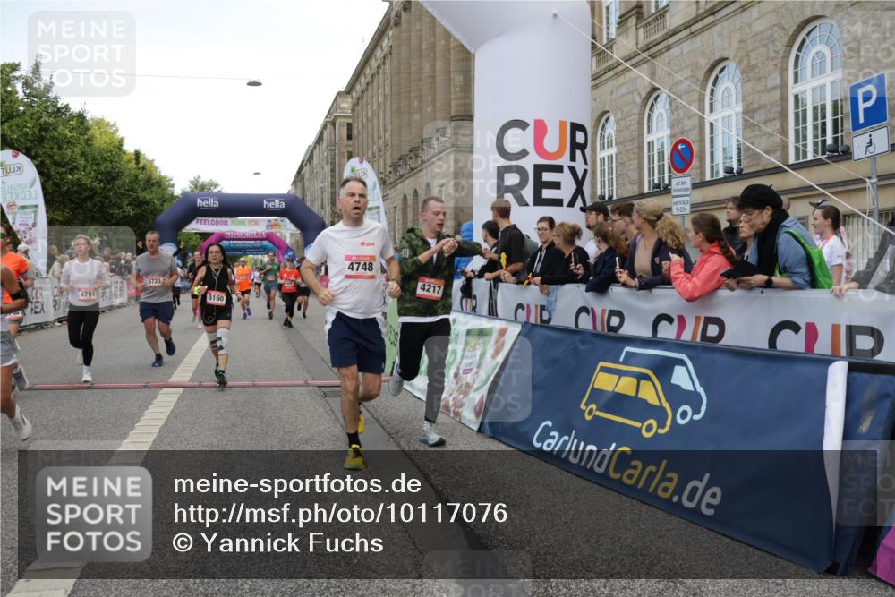 06.09.2026 - CURREX Alsterlauf Yannick Fuchs http://msf.ph/oto/10117076 06.09.2026 09:59:19 Ziel 2220, 2367, 2913, 3375, 3600, 3657, 3825, 3844, 3892, 4139, 4158, 4217, 4531, 4748, 4791, 5160, 5249, 5283, 5723, 5735, 5891, 6059, 6144, 6312, 6337, 6443, 6447 meine-sportfotos.de