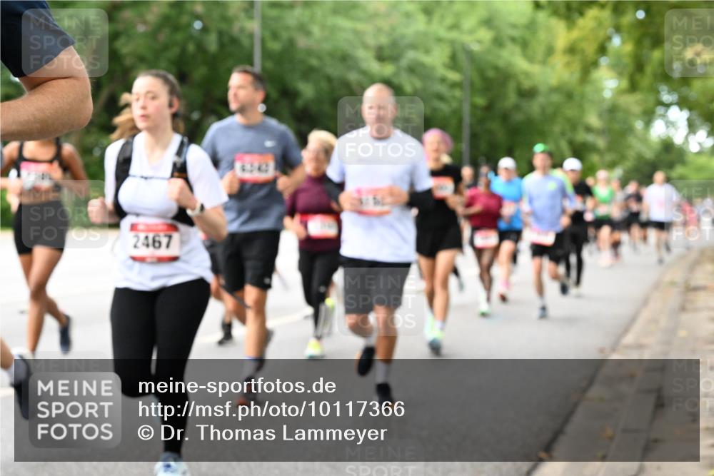06.09.2026 - CURREX Alsterlauf Dr. Thomas Lammeyer http://msf.ph/oto/10117366 06.09.2026 09:15:05 Laufen 2467 meine-sportfotos.de